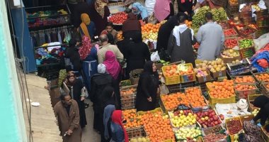 اضبط مخالفة.. إقامة سوق يومى بمدينة السنبلاوين والأهالى يستغيثون.. صور