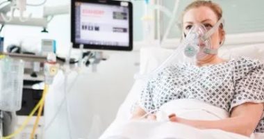 ارتفاع عدد وفيات فيروس كورونا بواقع واحد من 7 أشخاص بمستشفيات بريطانيا