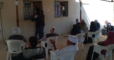 تنظيم وقائي خلال استلام منحة العمال ببريد الشيخ زويد بشمال سيناء