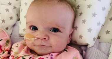 شاهد.. طفلة بريطانية عمرها 6 أشهر على جهاز تنفس صناعى بسبب كورونا