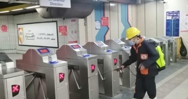 صور.. المترو يواصل تعقيم وتطهير المحطات والقطارات ضد كورونا