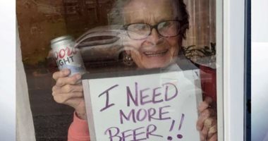  مسنة أمريكية 93 عاما تستغيث لانتهاء مخزون البيرة فى العزل واستجابة غير متوقعة