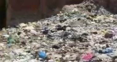 "سيبها علينا".. شكوى من انتشار القمامة بشارع المدينة المنورة فى الهرم