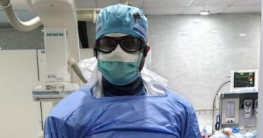 الجيش الأبيض.. الدكتور أشرف يشارك صورته خلال عمله بمستشفيات الزقازيق