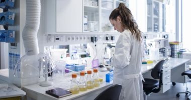 المفوضية الأوروبية تخصص مليار  يورو لتمويل أبحاث دواء فيروس كورونا 