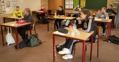 الدنمارك تُعيد فتح المدارس بعد إنخفاض أعداد إصابات كورونا 