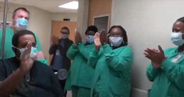 موظفو مستشفى يصطفون لتحية محارب قديم بالجيش الأمريكي تعافى من كورونا.. فيديو