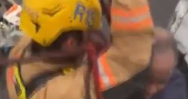 رجل إطفاء ينقذون سائق شاحنة قبل سقوطه فى نهر بولاية فيرجينيا.. فيديو