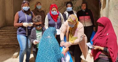 شباب الإسكندرية يوزعون مساعدات على أهالى قرى عبد القادر والأحرار