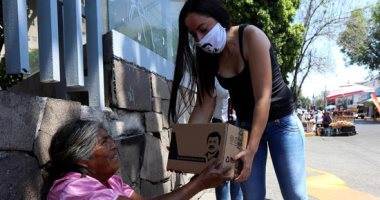 الجانب الإنساني لأباطرة المخدرات.. ابنة آل تشابو توزع مساعدات على المواطنين بالمكسيك