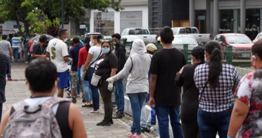 زحام على السوبر ماركت والبنوك فى الإكوادور بسبب أزمة كورونا
