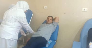 أطباء مستشفى فاقوس النموذجى بالشرقية يدشنون حملة للتبرع بالدم.. صور