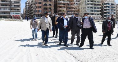 محافظ الإسكندرية يتفقد شواطئ وطرق غرب المدينة لرصد تنفيذ الإجراءات الاحترازية