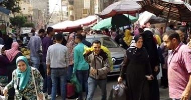 شكوى من التكدس والزحام فى سوق باكوس بالإسكندرية