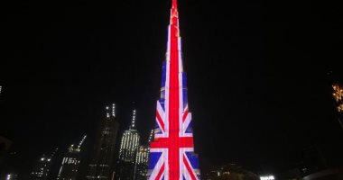 برج خليفة يحتفل باليوم الوطنى البريطانى ويتزين بعلم المملكة المتحدة.. صورة