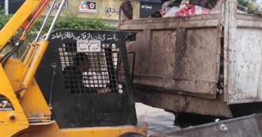 صور.. حملات مكثفة لرفع القمامة وتطهير شوارع حي ثان الزقازيق لمواجهة كورونا