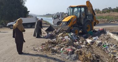 صور.. نائبة رئيس مدينة إسنا تقود حملات نظافة وإزالة مخلفات بقرية الشغب