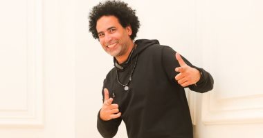مصطفى شوقى يحتفل بتخطي أغنية "أبويا وصانى" المليون الأول على يوتيوب
