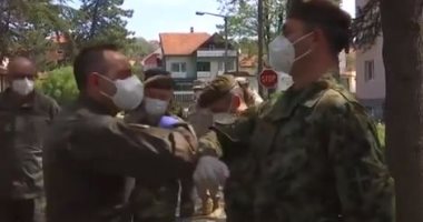 الدفاع الروسية تنشر فيديو لتطهير جنودها بمركز التدريب العسكرى فى صربيا