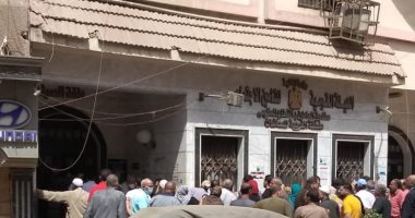 اضبط مخالفة.. تزاحم أمام التأمينات الاجتماعية بطنطا ينُذر بانتشار كورونا