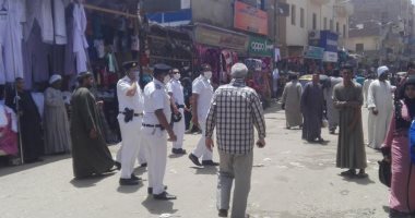 صور.. لليوم الثاني مدينة إسنا تنجح فى منع التجمعات بشارع أحمد عرابي