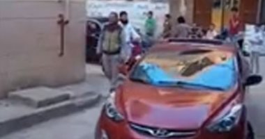 فيديو.. قرية بالمحلة يستقبلون 5 اشخاص بزفة سيارات بعد سلبية إصابتهم بكورونا