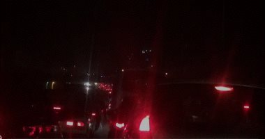 فيديو.. شارع جامعة الدول العربية يتحول إلى جراج للسيارات بسبب الشلل المرورى
