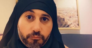 أحمد السعدني يهنئ جمهوره لحلول شهر رمضان بصورة طريفة بفلتر الحجاب