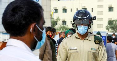الشرطة الإماراتية تستعين بخوذات ذكية لمواجهة فيروس كورونا