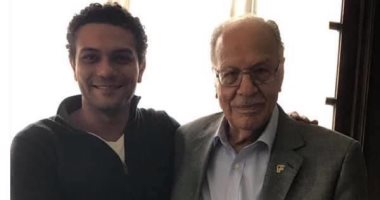 آسر ياسين يحتفل بعيد تحرير سيناء مع والده أحد ابطال حرب أكتوبر