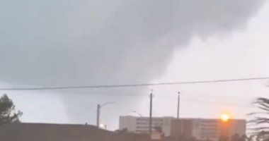 شاهد فيديو لحظة تجمع عاصفة جوية قبالة سواحل ولاية فلوريدا بأمريكا