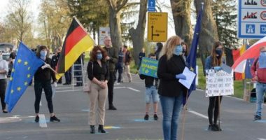المئات يحتجون فى بولندا ضد غلق الحدود مع ألمانيا بسبب كورونا  
