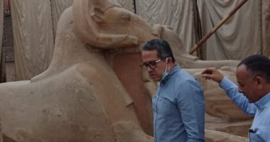 وزير الآثار يتفقد أعمال ترميم الكباش الأربعة تمهيدا لنقلها ميدان التحرير