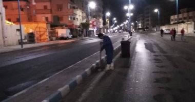 صور.. "تعظيم سلام" لعمال النظافة الساهرين على تنظيف شوارع مطروح  