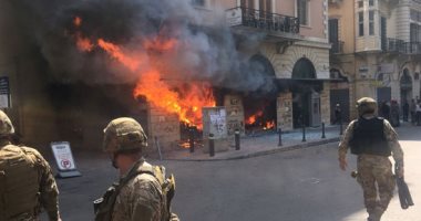عودة الاحتجاجات بلبنان وإحراق البنوك بمدينة طرابلس 