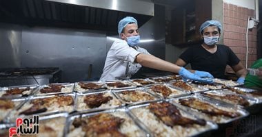 جدعنة المصريين.. مطعم يوزع مئات الوجبات للعمالة غير المنتظمة