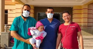 خروج رضيعة تبلغ من العمر4 شهور من مستشفى العزل بملوى بعد شفائها