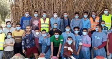 لمواجهة كورونا مبادرة شبابية لتعقيم  وتطهير قرية صنيم بمحافظة المنيا