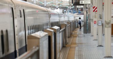قطارات بلا ركاب بسبب كورونا فى اليابان