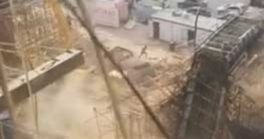 فيديو.. محافظة القاهرة تحقق فى انهيار سقالة كوبرى تحت الإنشاء بميدان الساعة