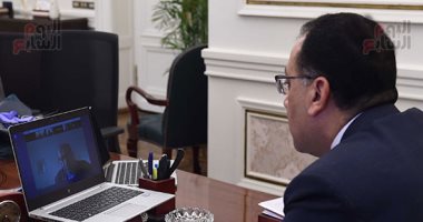 رئيس الوزراء يعقد اجتماعا بالفيديو مع رئيس البنك الأوروبى لإعادة الإعمار