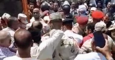 الآلاف يشيعون جنازة الشهيد محمد عوض بمسقط رأسه بالفيوم.. صور