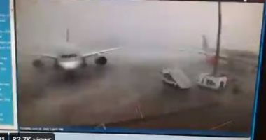 لحظة تصادم طائرة بأخرى فى مطار حمد الدولى بقطر.. فيديو وصور