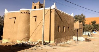 "المنسف"..قصة مسجد سعودى من الطين وجريد النخيل يصبح معلما سياحيا بارزا