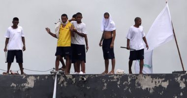سجناء يحتجزون حراس كرهائن بسبب ظروف المعيشة السيئة بسجن بالبرازيل.. فيديو وصور