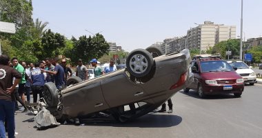 صور.. إصابة اثنين إثر انقلاب سيارة بشارع الحجاز أمام حديقة الميريلاند