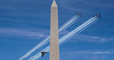 القوات الجوية الأمريكية تحلق بسماء واشنطن لتحية الجيش الأبيض.. فيديو وصور