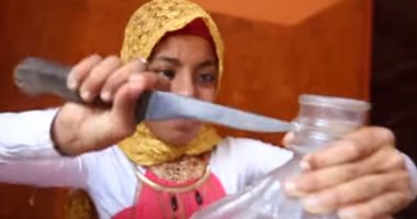 صناعة البهجة في رمضان .. فانوس من زجاجات المياه بالعياط 