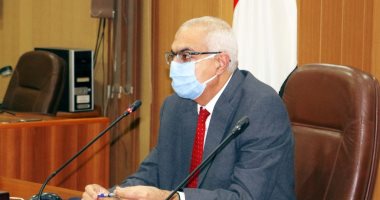رئيس جامعة المنصورة يناقش بروتوكولات التعامل مع أزمة كورونا بالمستشفيات