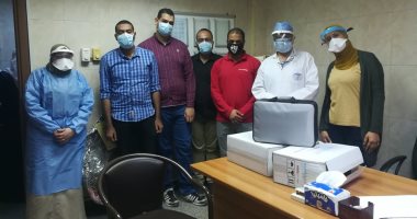 طلاب طب أسيوط يتبرعون بثلاث أجهزة تنفس صناعى ويدعمون معهد الأورام بالمعدات